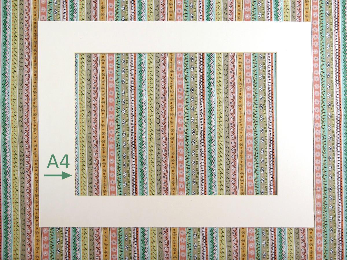 Patchwork Stoff mit bunten, gemusterten Streifen aus der Serie Doodle Days von Makower A4 Ansicht